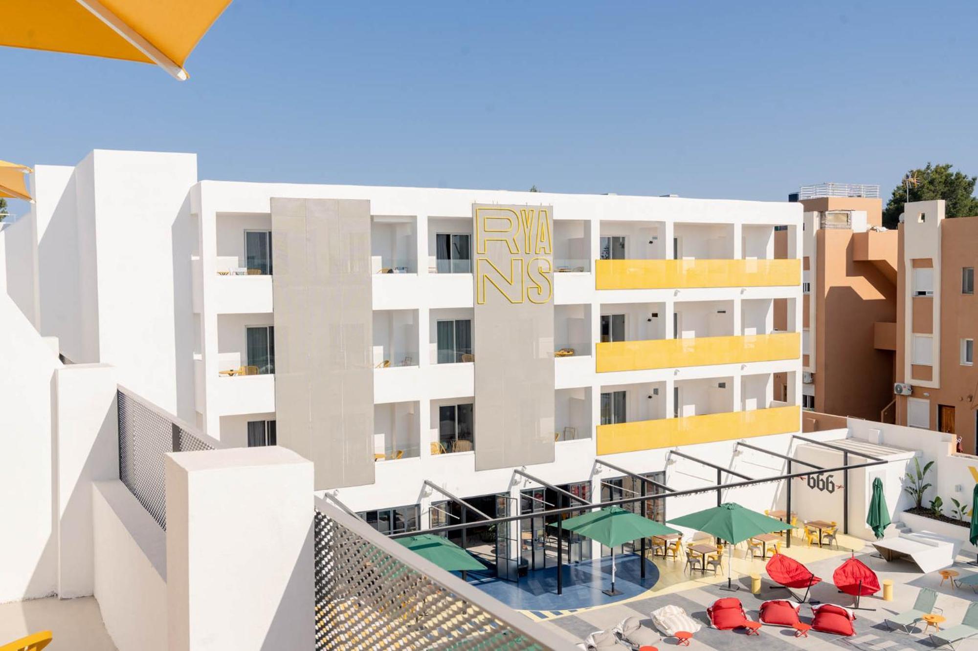 Ryans Lolas - Adults Only San Antonio Abad Exterior foto