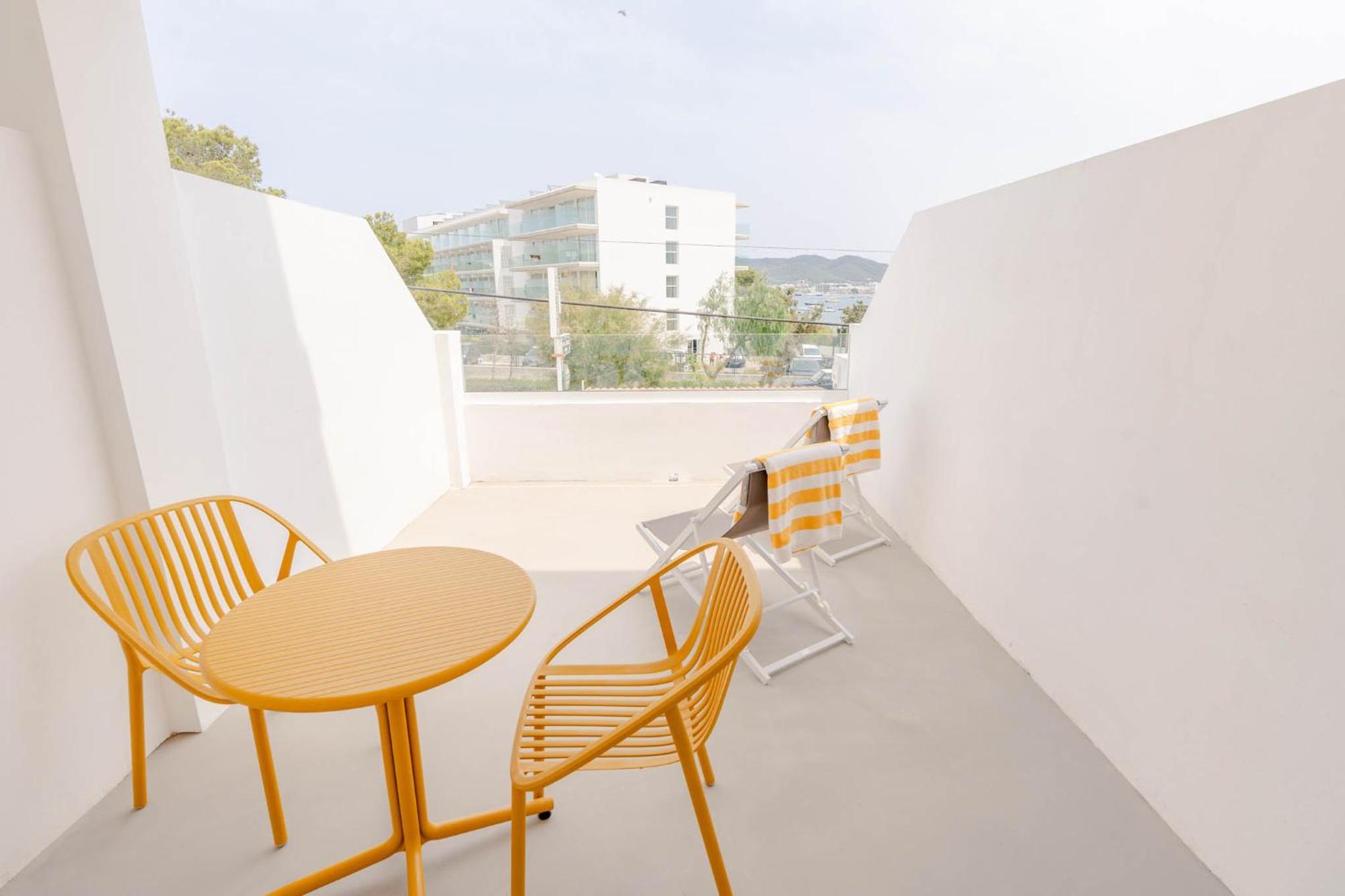 Ryans Lolas - Adults Only San Antonio Abad Exterior foto