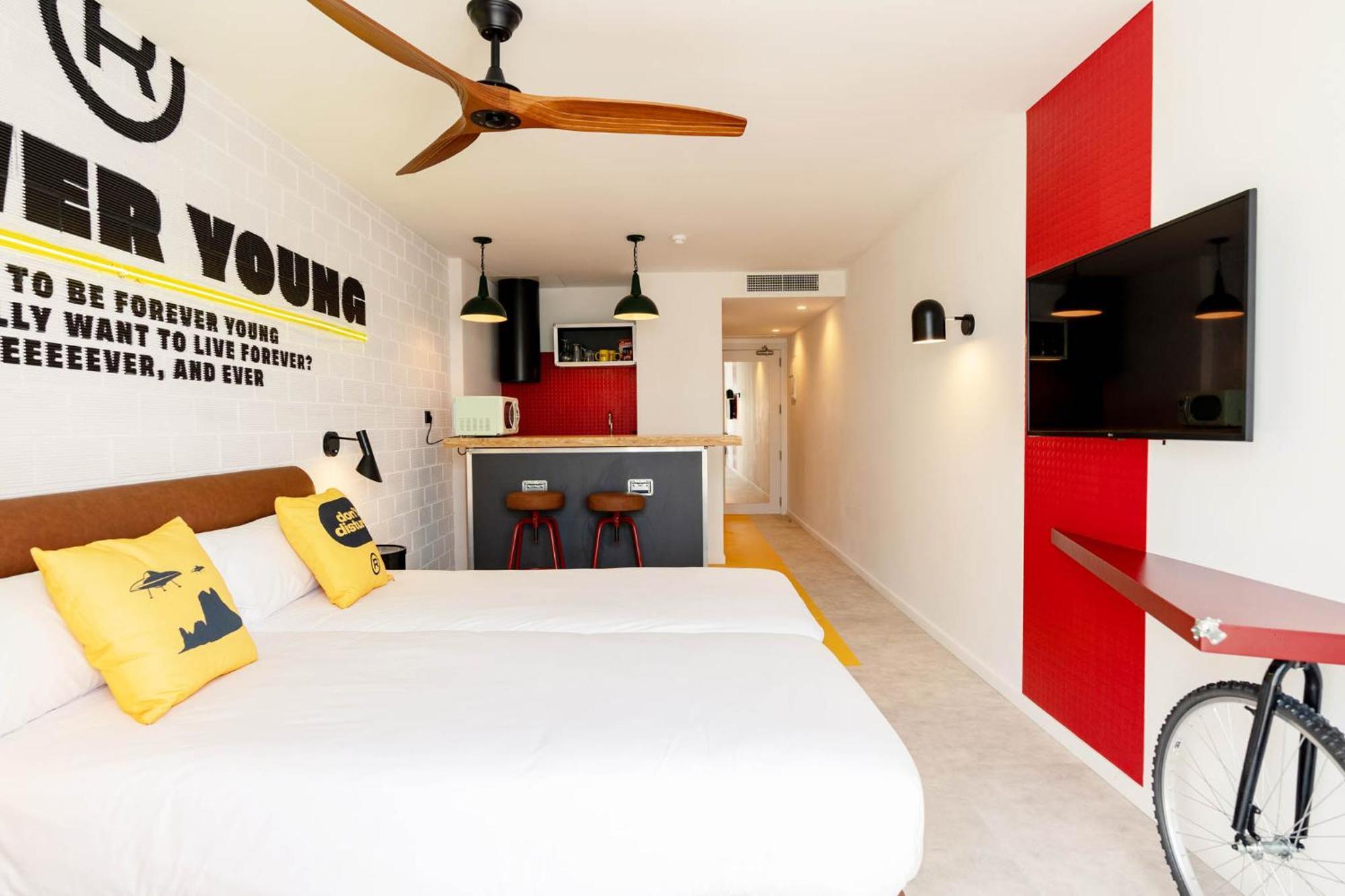 Ryans Lolas - Adults Only San Antonio Abad Exterior foto